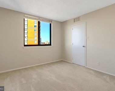3800 Fairfax Drive - Photo Thumbnail 9