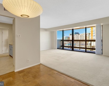 3800 Fairfax Drive - Photo Thumbnail 4