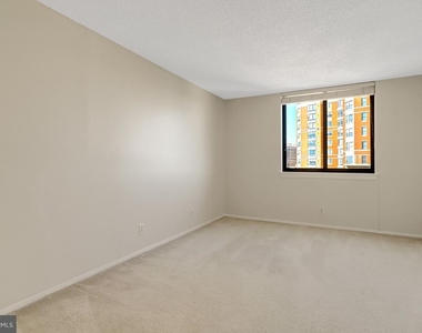 3800 Fairfax Drive - Photo Thumbnail 8