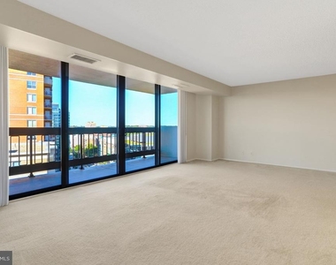 3800 Fairfax Drive - Photo Thumbnail 5