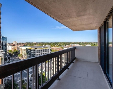 3800 Fairfax Drive - Photo Thumbnail 16