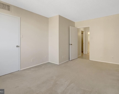 3800 Fairfax Drive - Photo Thumbnail 11