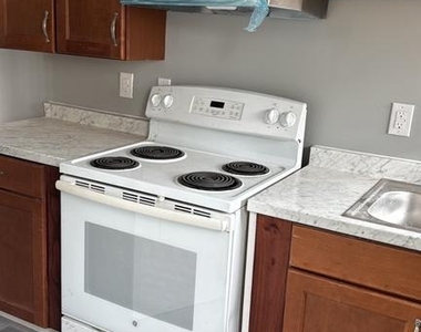 419 W King Street - Photo Thumbnail 2