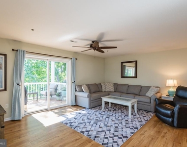 244 N 2nd Street - Photo Thumbnail 6
