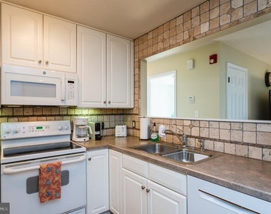 244 N 2nd Street - Photo Thumbnail 8