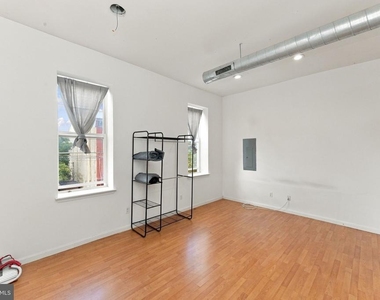 1305 N 15th Street - Photo Thumbnail 4