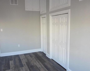1617 Green Street - Photo Thumbnail 8
