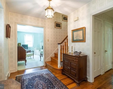 230 Sinkler Drive - Photo Thumbnail 4