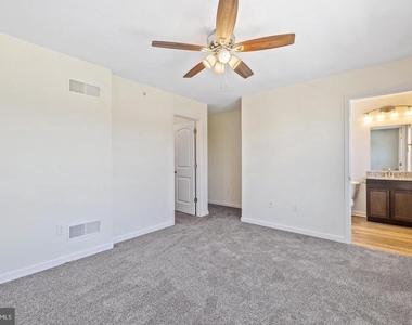 8 Heath Cir - Photo Thumbnail 20