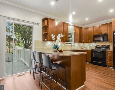 6918 Flag Harbor Drive - Photo Thumbnail 4