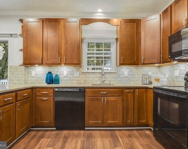 6918 Flag Harbor Drive - Photo Thumbnail 6