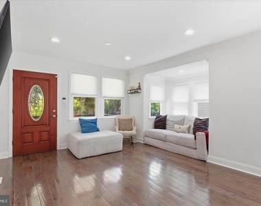 4318 Lawrence Street - Photo Thumbnail 7