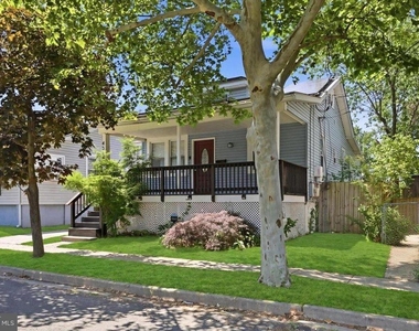 4318 Lawrence Street - Photo Thumbnail 3