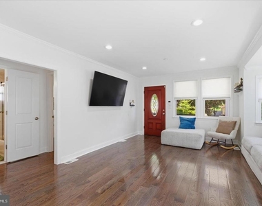 4318 Lawrence Street - Photo Thumbnail 8