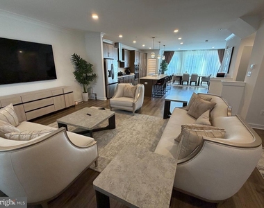 16031 Hyde Park Place - Photo Thumbnail 6
