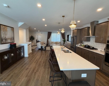 16031 Hyde Park Place - Photo Thumbnail 3