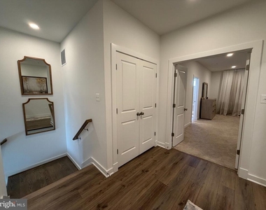 16031 Hyde Park Place - Photo Thumbnail 20