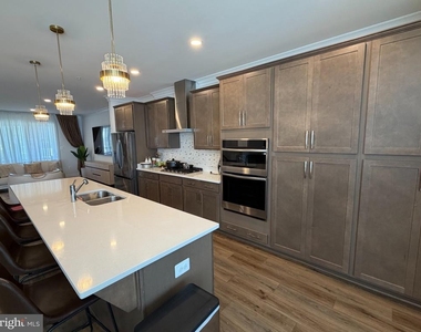 16031 Hyde Park Place - Photo Thumbnail 5