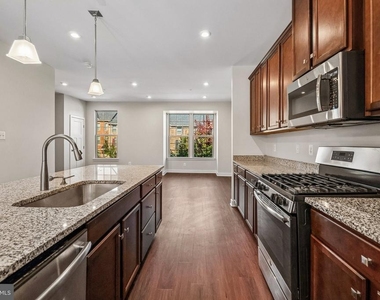 5904 Richmanor Terrace - Photo Thumbnail 6