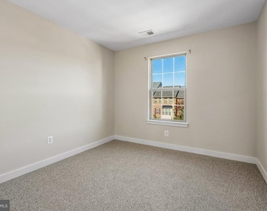 5904 Richmanor Terrace - Photo Thumbnail 19