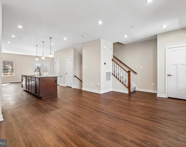 5904 Richmanor Terrace - Photo Thumbnail 10