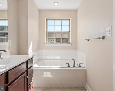 5904 Richmanor Terrace - Photo Thumbnail 24