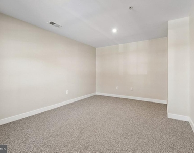 5904 Richmanor Terrace - Photo Thumbnail 14