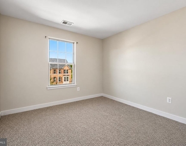 5904 Richmanor Terrace - Photo Thumbnail 18