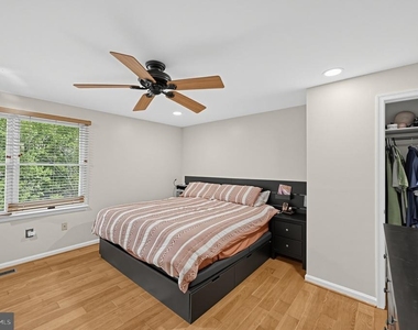 8006 Broken Reed Court - Photo Thumbnail 22