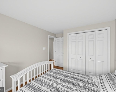 8006 Broken Reed Court - Photo Thumbnail 19