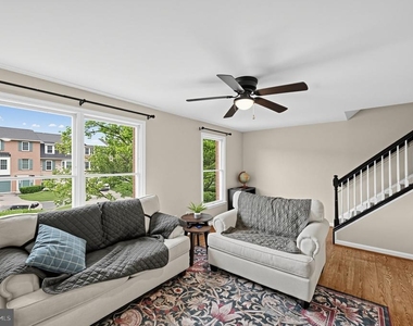 8006 Broken Reed Court - Photo Thumbnail 7