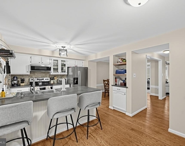 8006 Broken Reed Court - Photo Thumbnail 9