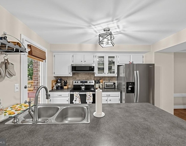 8006 Broken Reed Court - Photo Thumbnail 10