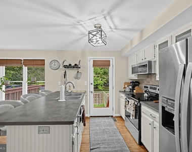 8006 Broken Reed Court - Photo Thumbnail 13