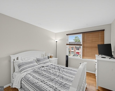8006 Broken Reed Court - Photo Thumbnail 20