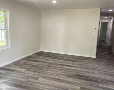 9 Slipstream Court - Photo Thumbnail 1