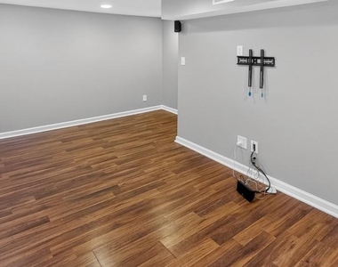 1400 Berry Street - Photo Thumbnail 14