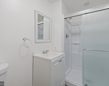 806 Lilac Court - Photo Thumbnail 24