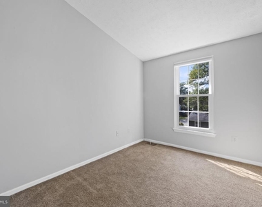 806 Lilac Court - Photo Thumbnail 16
