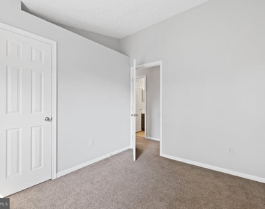 806 Lilac Court - Photo Thumbnail 15