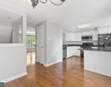 806 Lilac Court - Photo Thumbnail 4