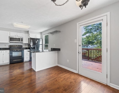 806 Lilac Court - Photo Thumbnail 7