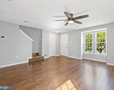 806 Lilac Court - Photo Thumbnail 3