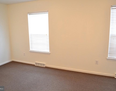 303 Cold Spring Place - Photo Thumbnail 7