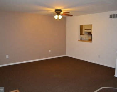 303 Cold Spring Place - Photo Thumbnail 5