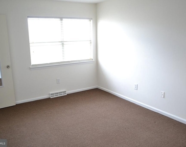 303 Cold Spring Place - Photo Thumbnail 10