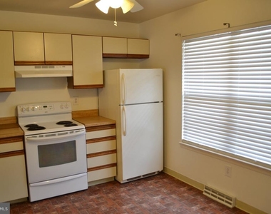 303 Cold Spring Place - Photo Thumbnail 1