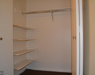 303 Cold Spring Place - Photo Thumbnail 6