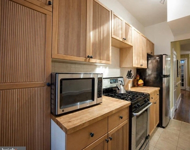 240 14th Street Ne - Photo Thumbnail 4