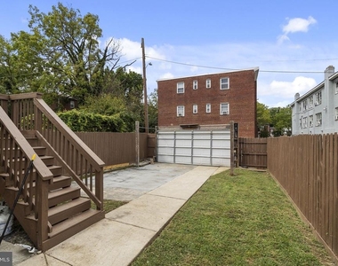 1048 48th Place Ne - Photo Thumbnail 8
